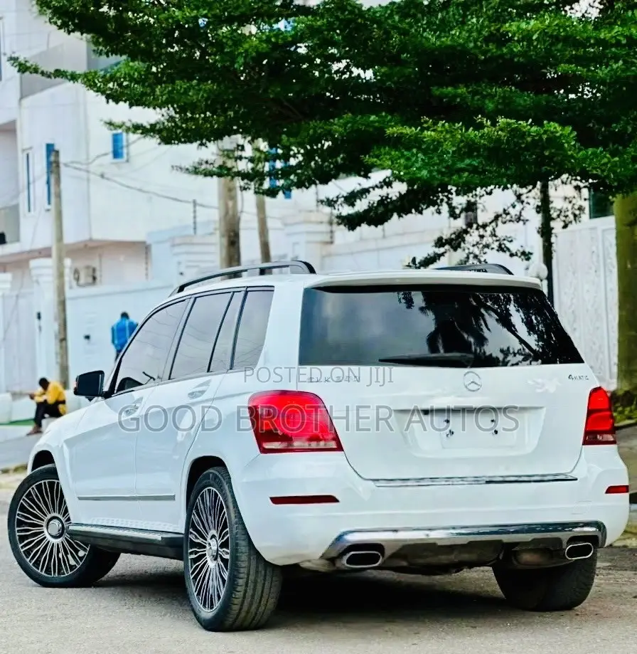 Mercedes-Benz GLK-Class Base GLK 350 4dr AWD 4MATIC (3.5L 6cyl 7A) 2015