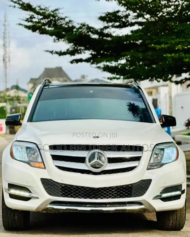 Mercedes-Benz GLK-Class Base GLK 350 4dr AWD 4MATIC (3.5L 6cyl 7A) 2015