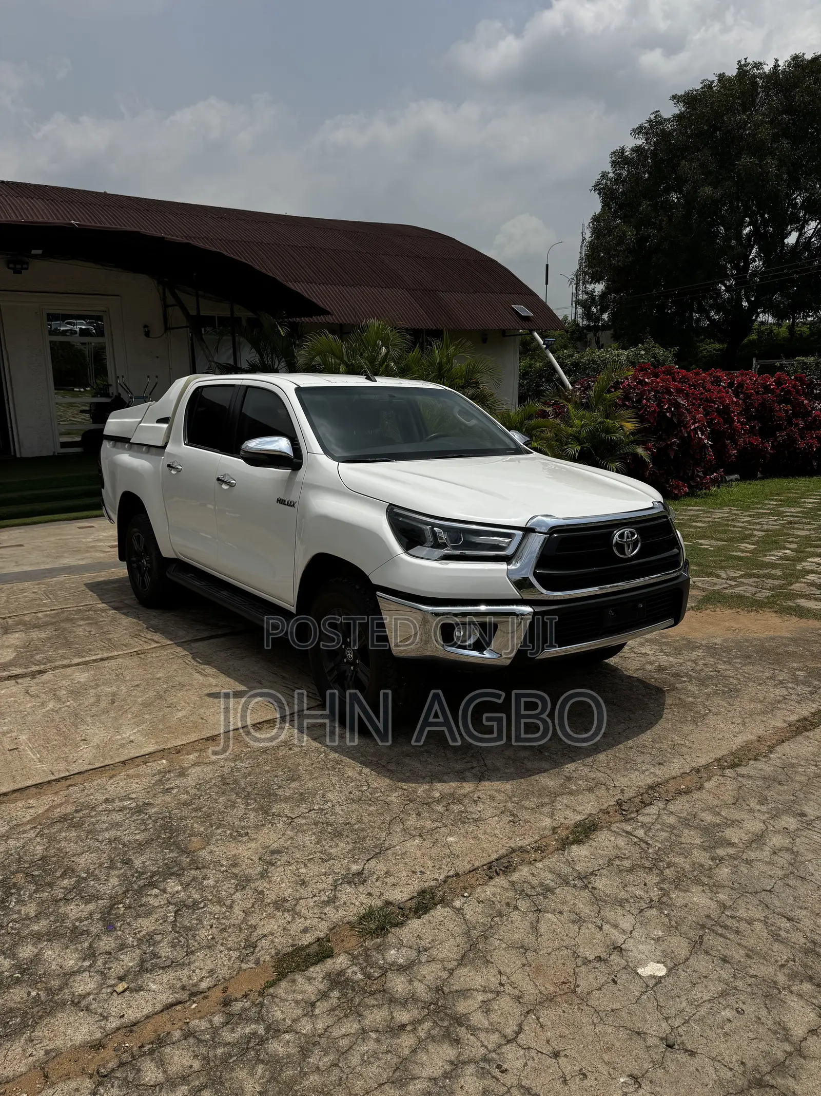 Toyota Hilux 2021 White
