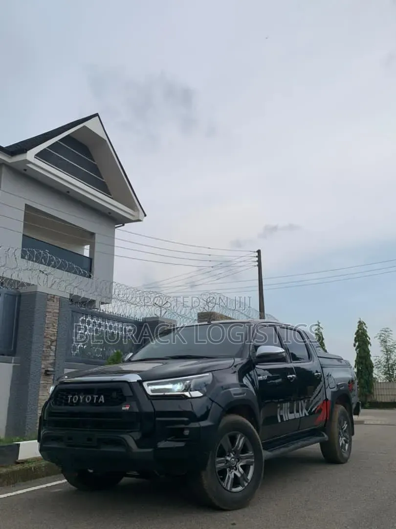 Toyota Hilux SR 4x4 2013 Black