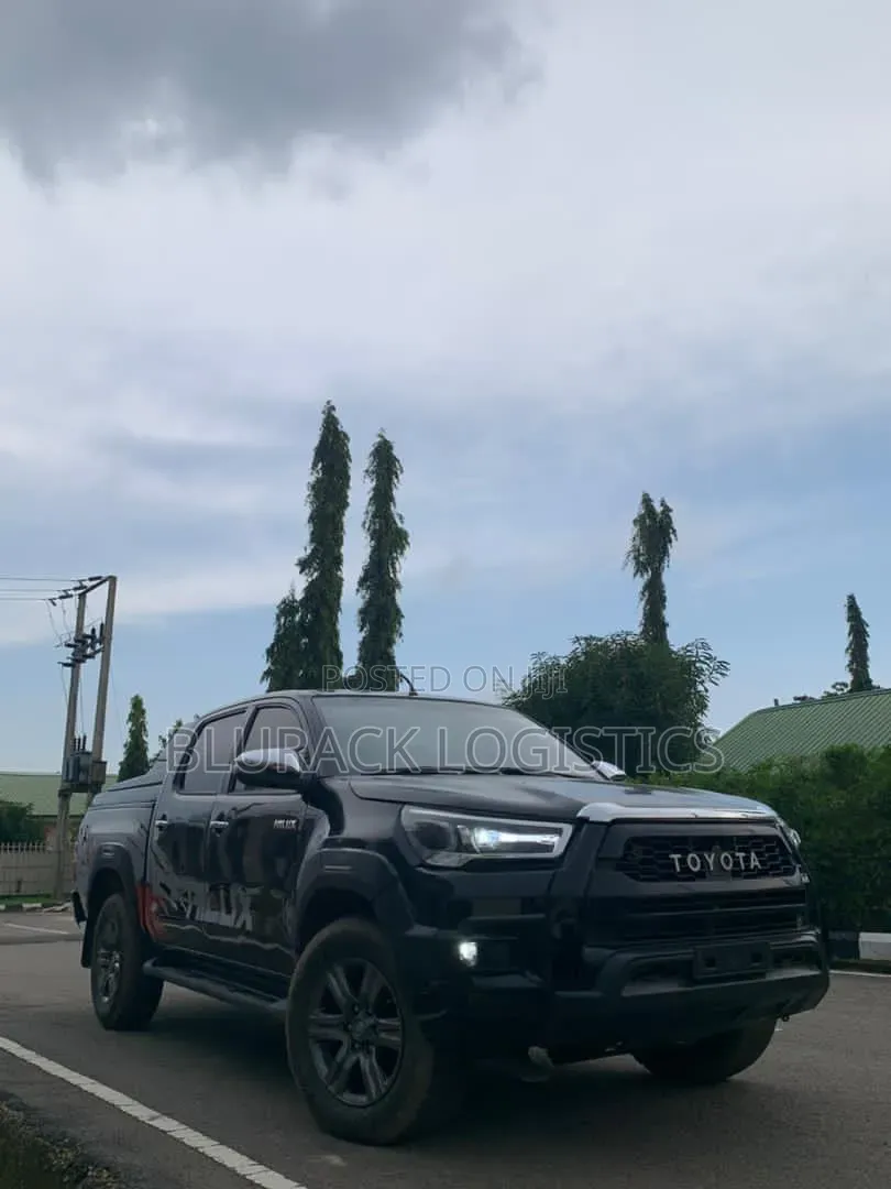 Toyota Hilux SR 4x4 2013 Black