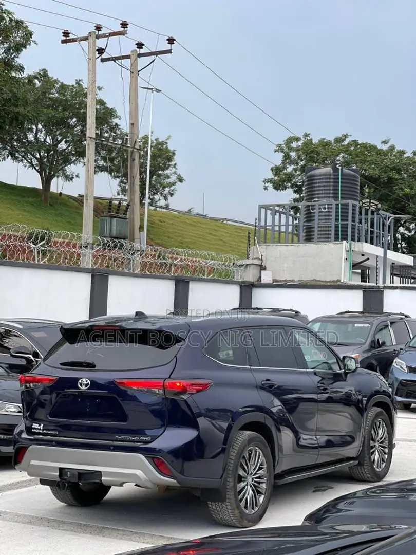 Toyota Highlander Platinum FWD 2023 Blue