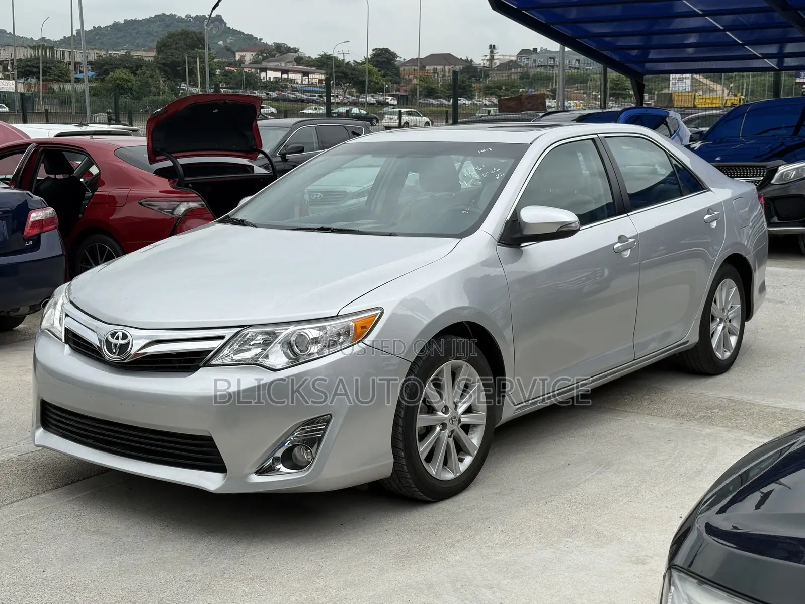 Toyota Camry XLE 4dr Sedan (2.5L 4cyl 6A) 2013 Silver