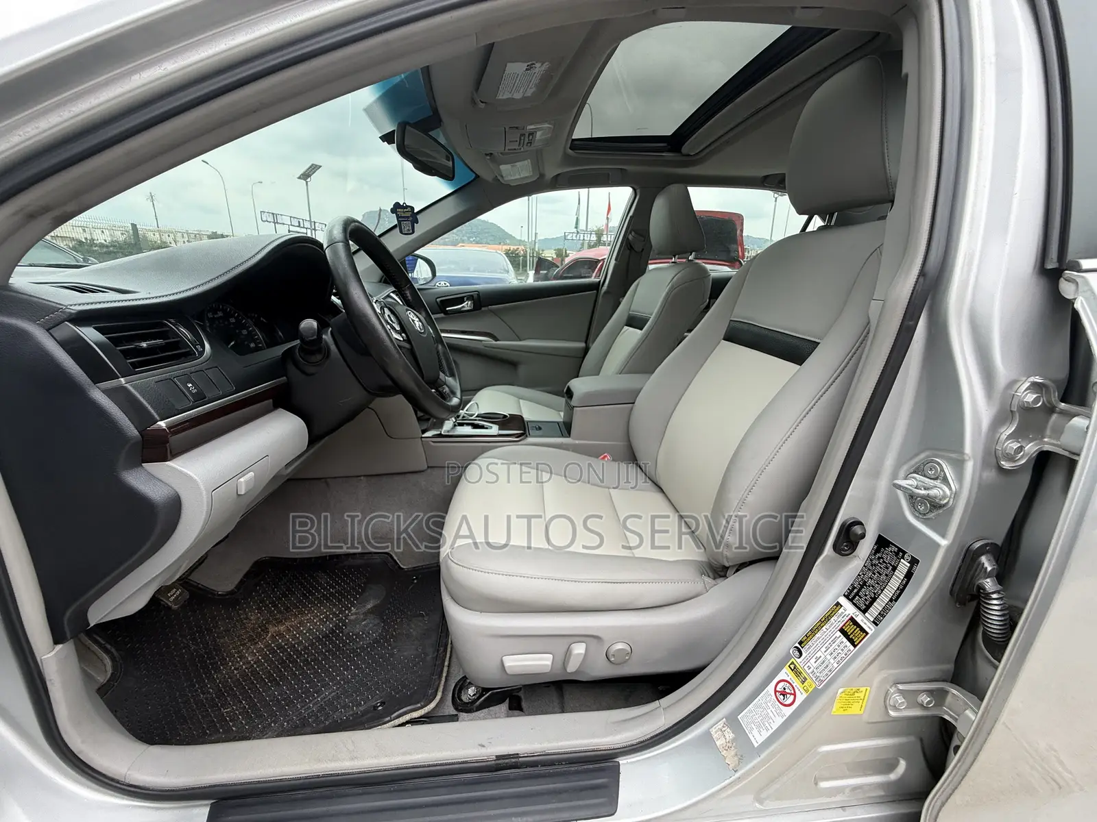 Toyota Camry XLE 4dr Sedan (2.5L 4cyl 6A) 2013 Silver