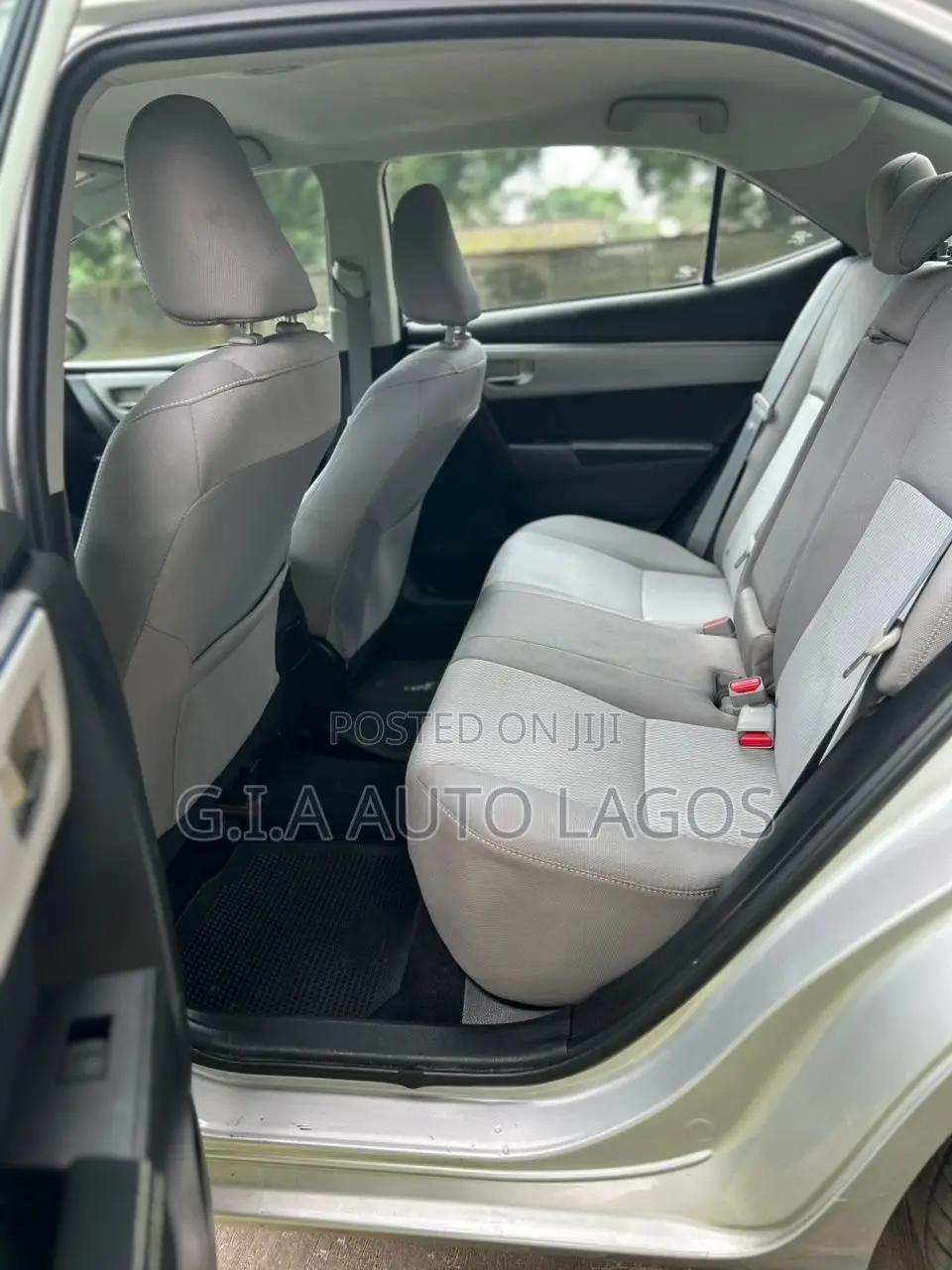 Toyota Corolla LE 4dr Sedan (1.8L 4cyl CVT) 2015 Gray