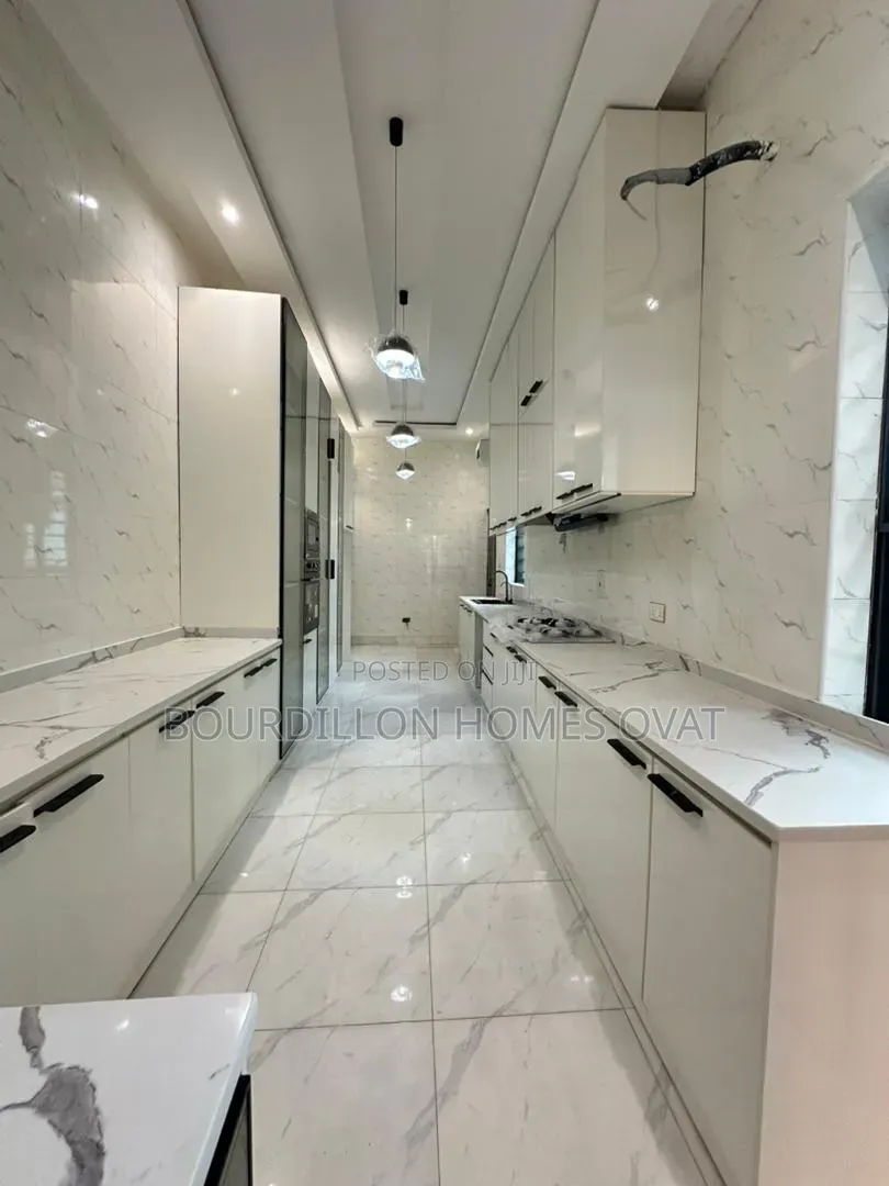 5bdrm Duplex in Ikota Lekki Lagos for sale