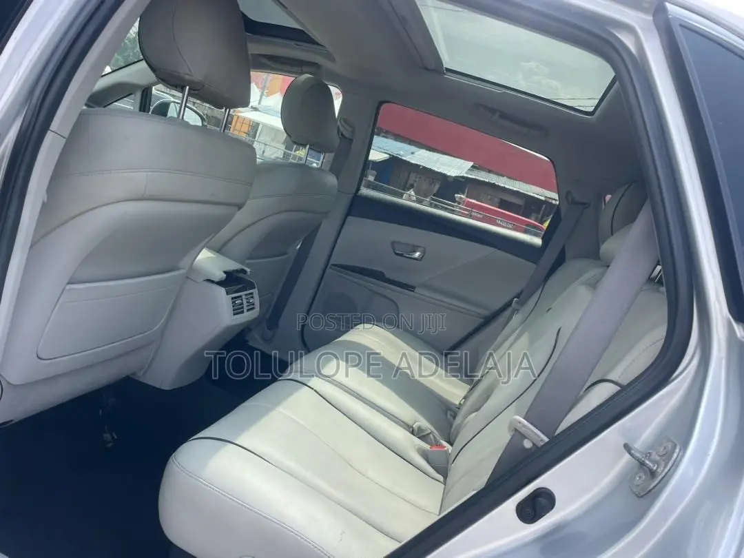 Toyota Venza V6 2010 Silver