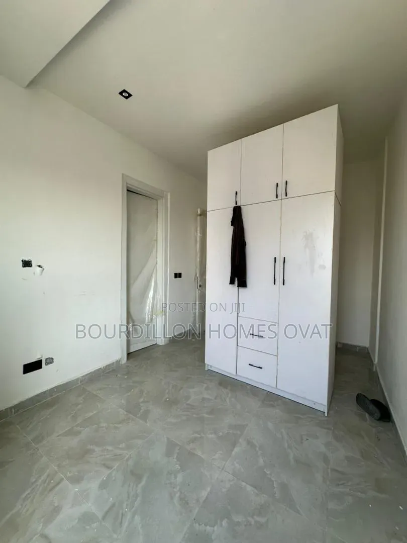 2bdrm Apartment in Lekki Phase 1 for sale