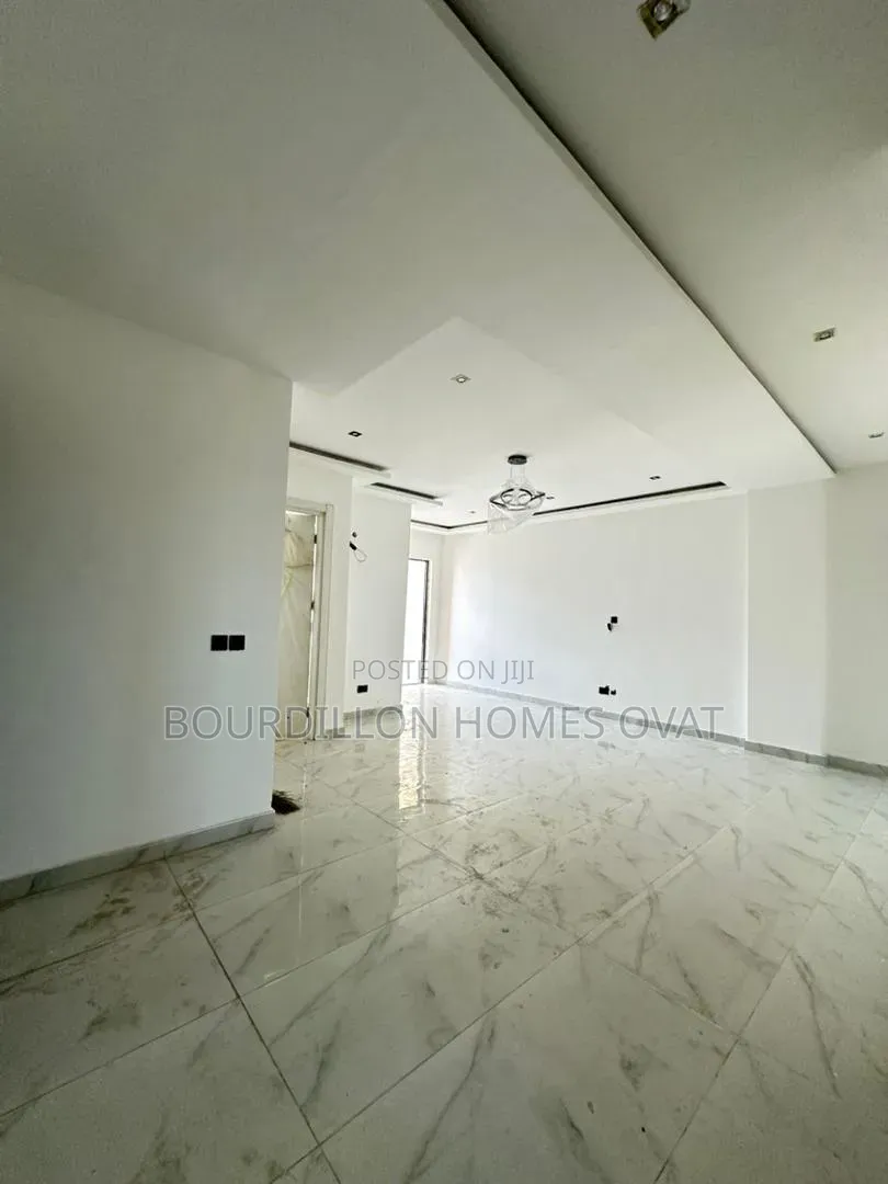 2bdrm Apartment in Lekki Phase 1 for sale