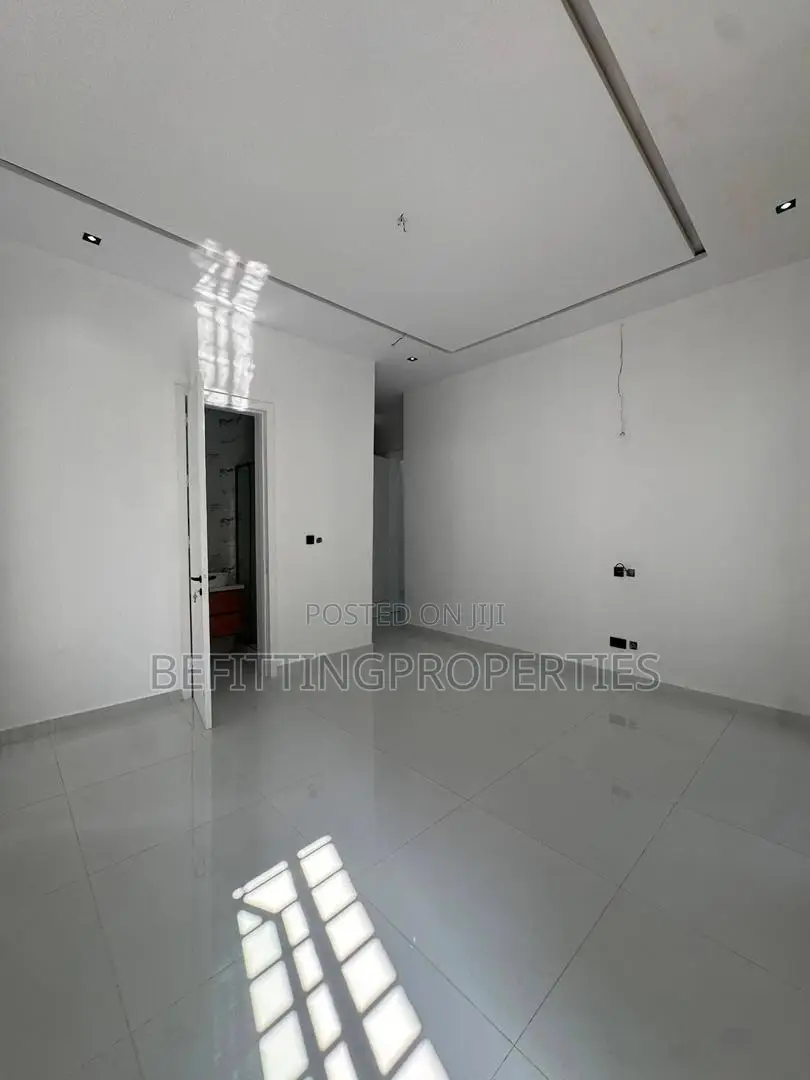 5bdrm Duplex in Lekki for sale