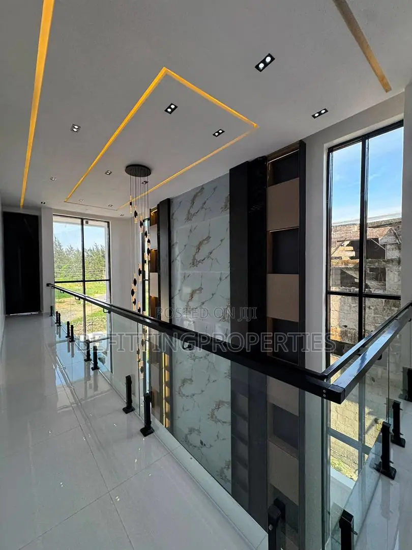 5bdrm Duplex in Lekki for sale