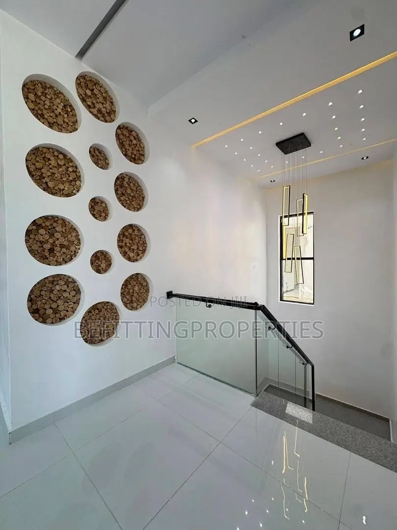 5bdrm Duplex in Lekki for sale
