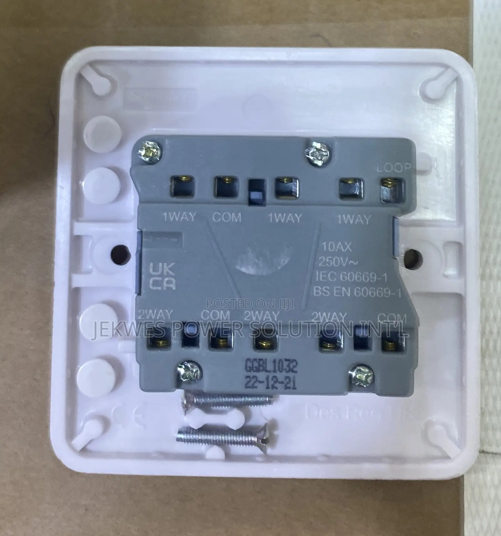 Original 3 Gang 2 Way Lisse Switch Schnider