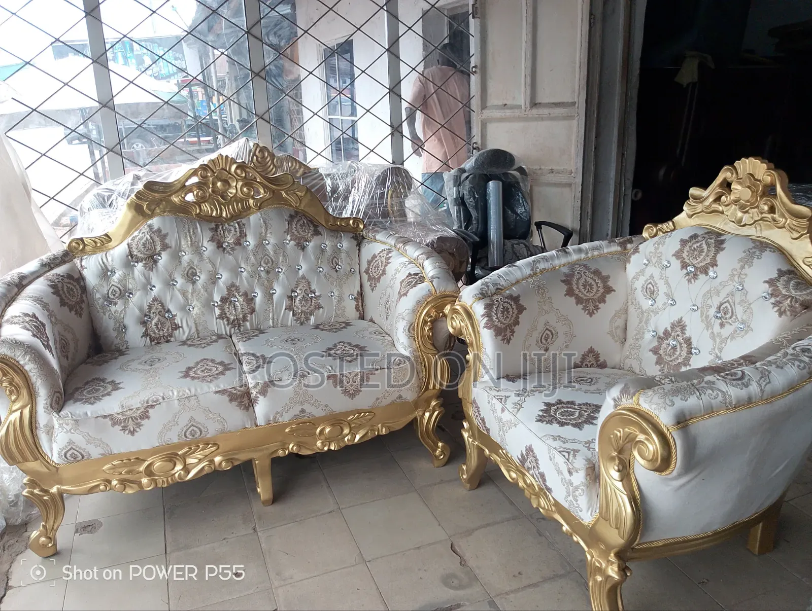 Full Sets of Quality Carving Chair