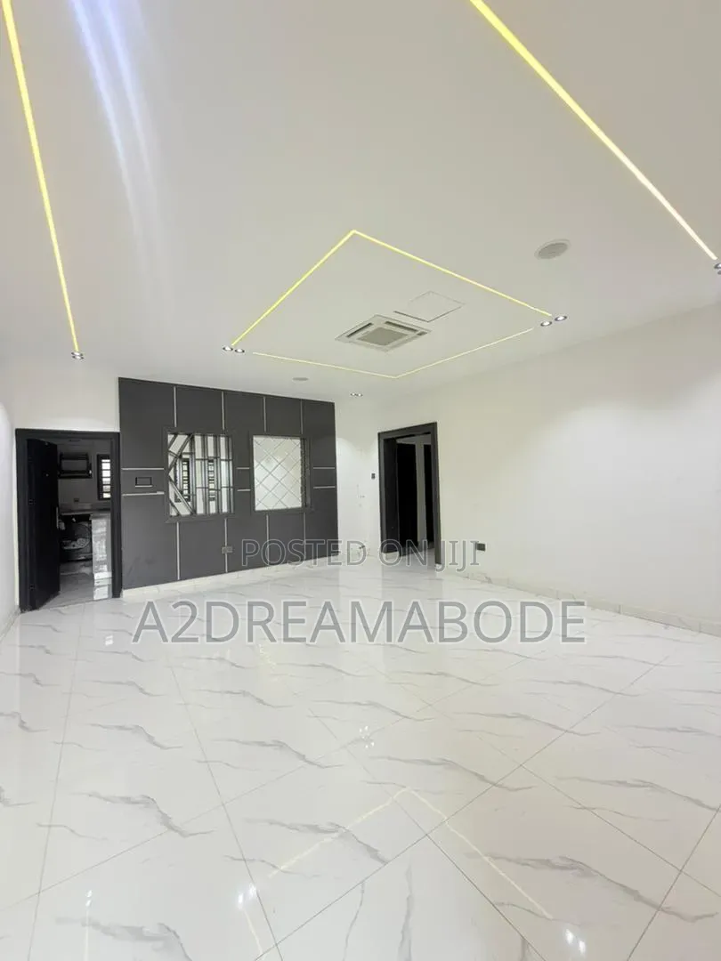 3bdrm Apartment in Gbagada, Millenuim/UPS for sale