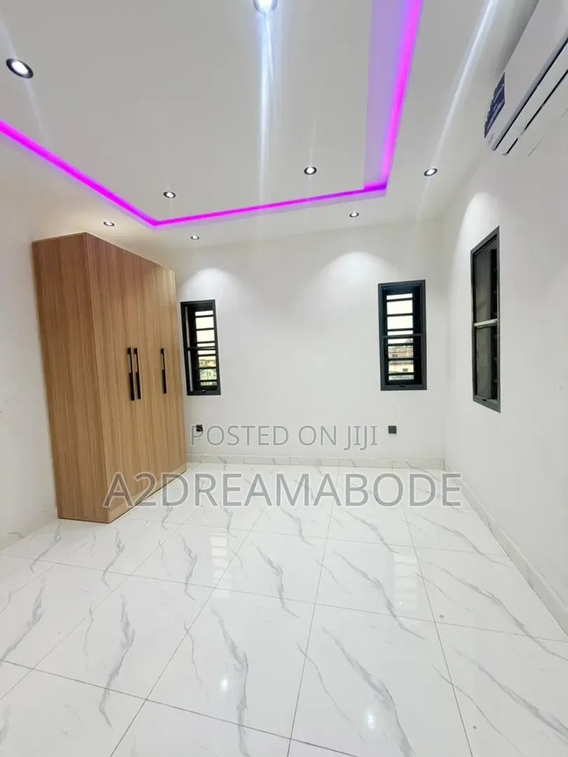 3bdrm Apartment in Gbagada, Millenuim/UPS for sale