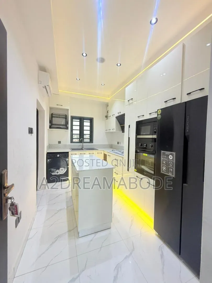 3bdrm Apartment in Gbagada, Millenuim/UPS for sale