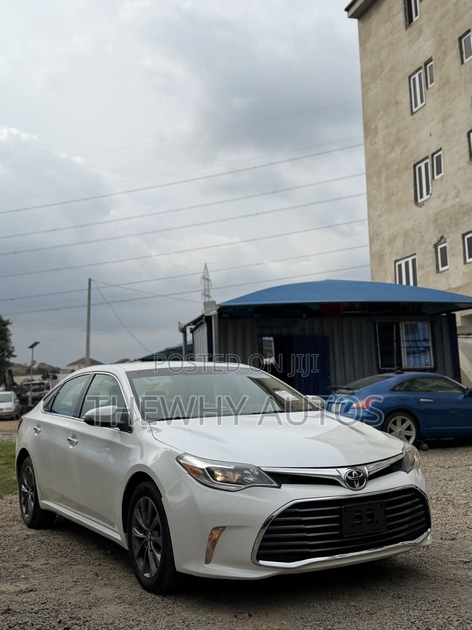 Toyota Avalon XLE FWDSedan (3.6L 6cyl 6A) 2016 White