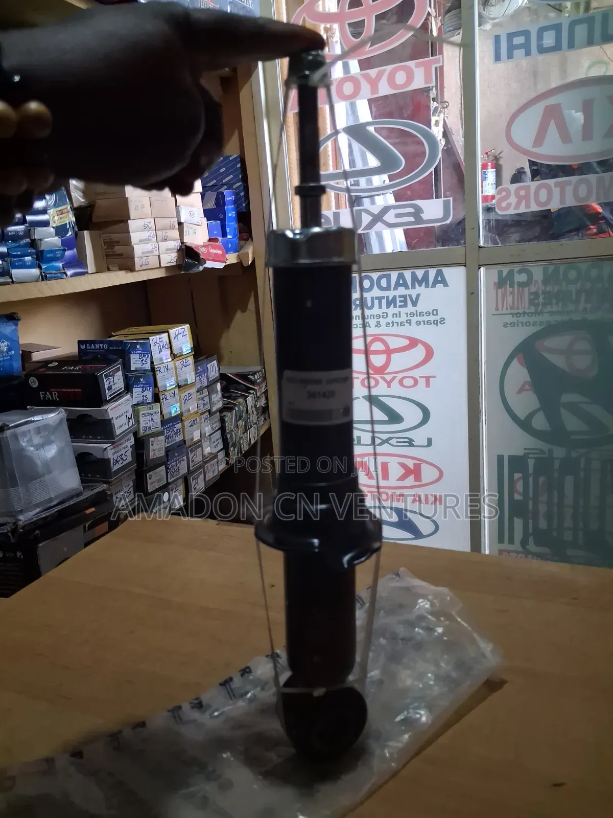 Original Back Shock Toyota Corolla 2008