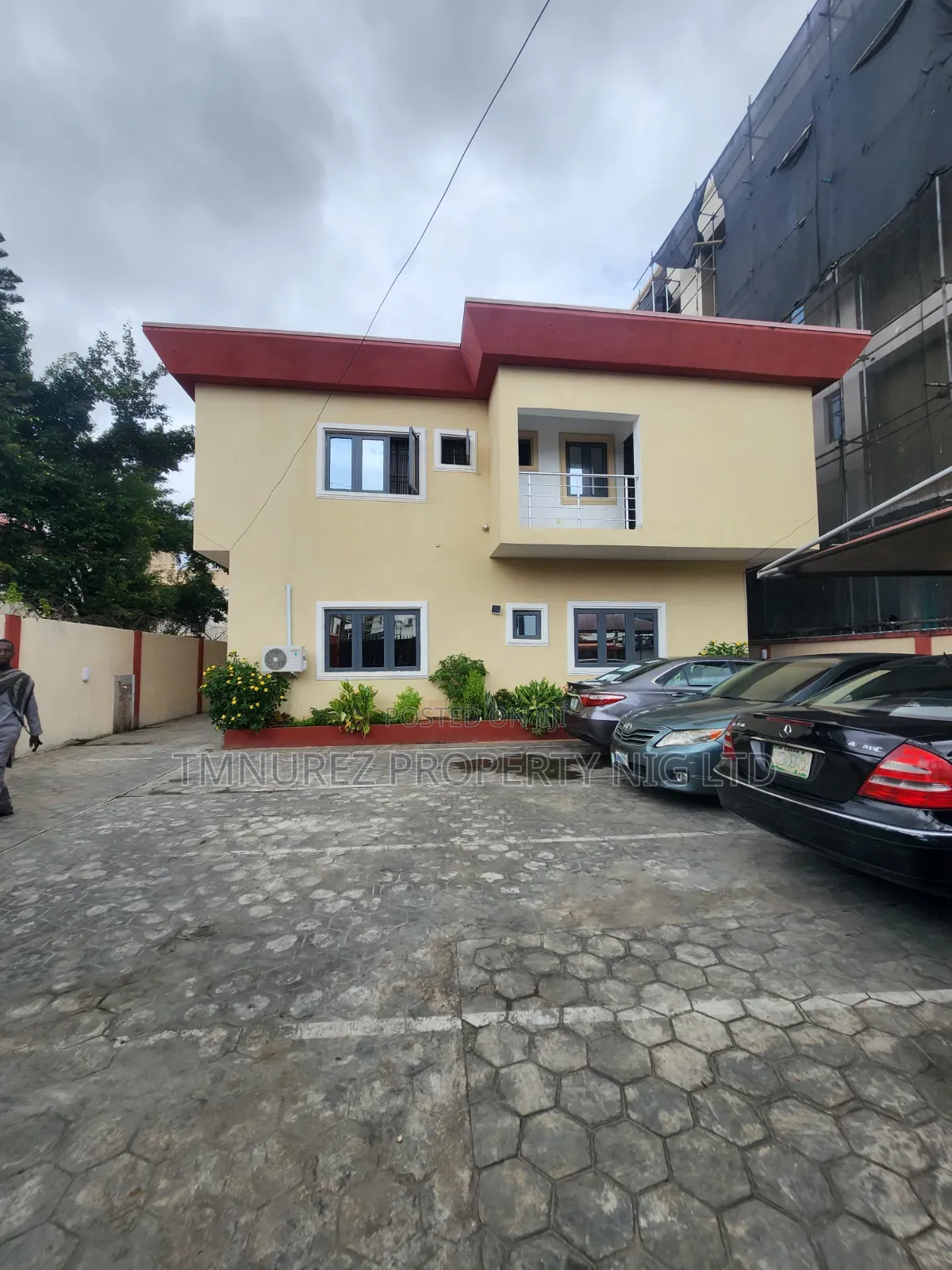 3bdrm Apartment in Lekki Phase 1 for rent