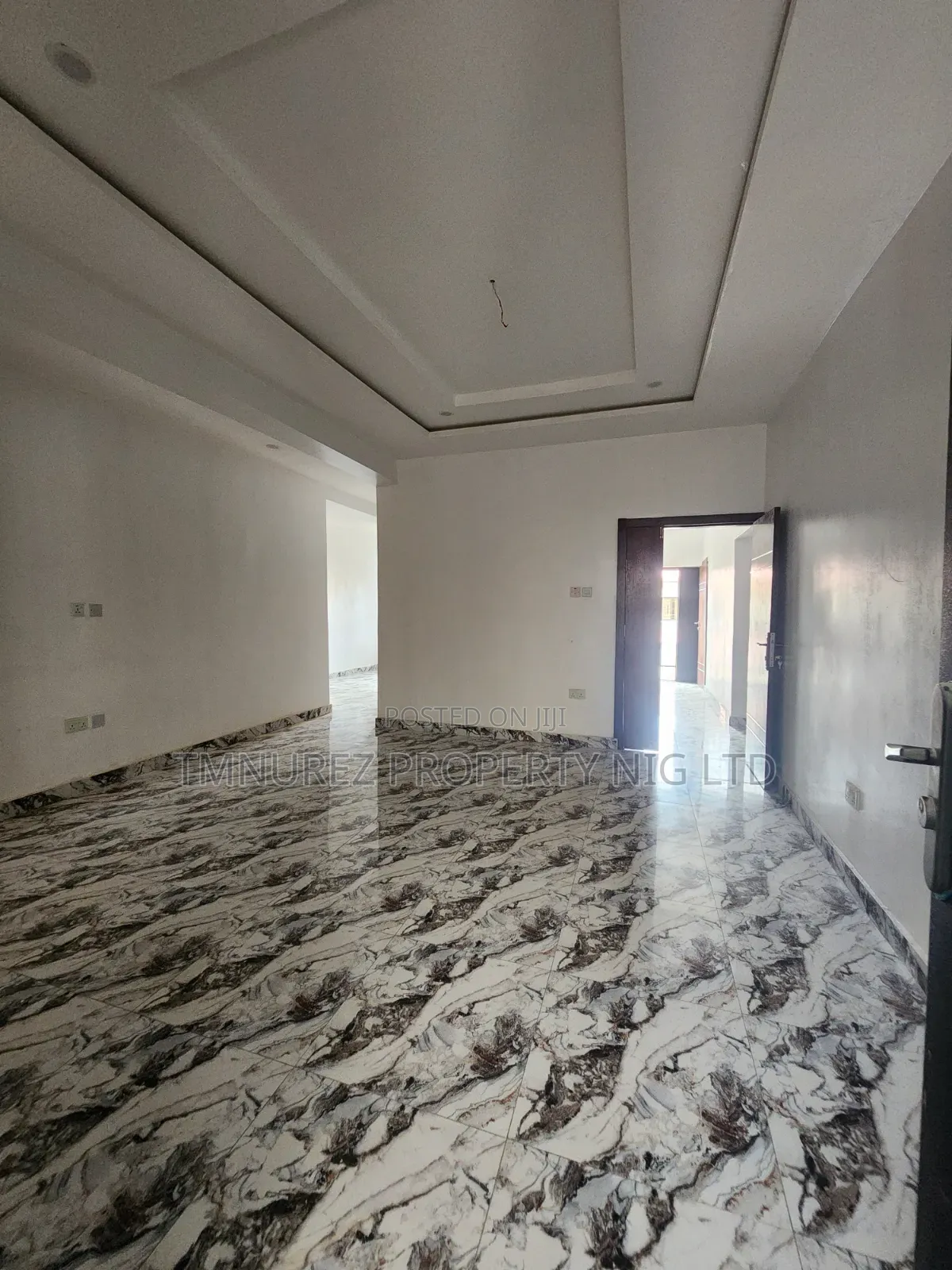 3bdrm Apartment in Lekki Phase 1 for rent