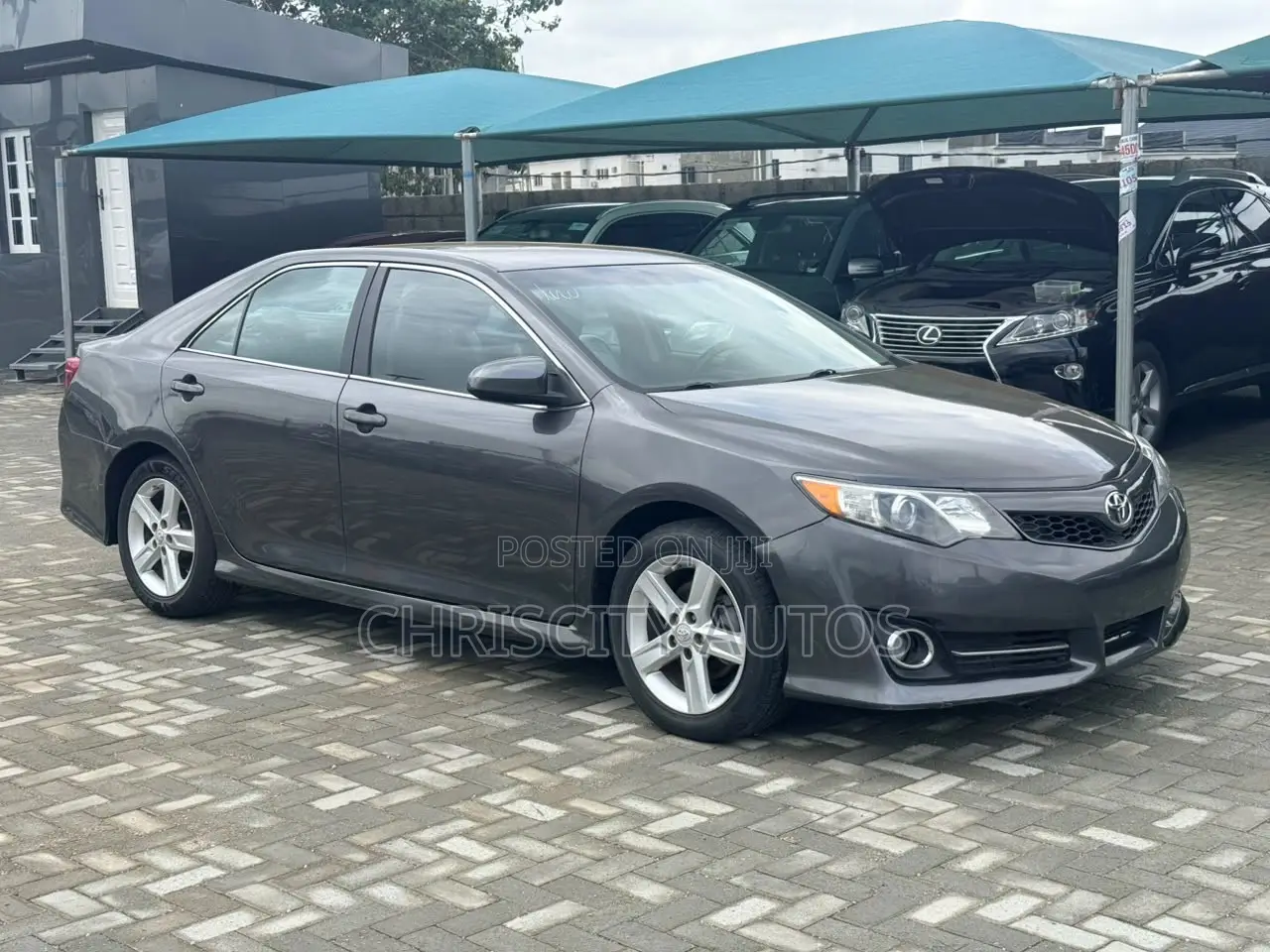 Toyota Camry SE 4dr Sedan (2.5L 4cyl 6A) 2014 Gray
