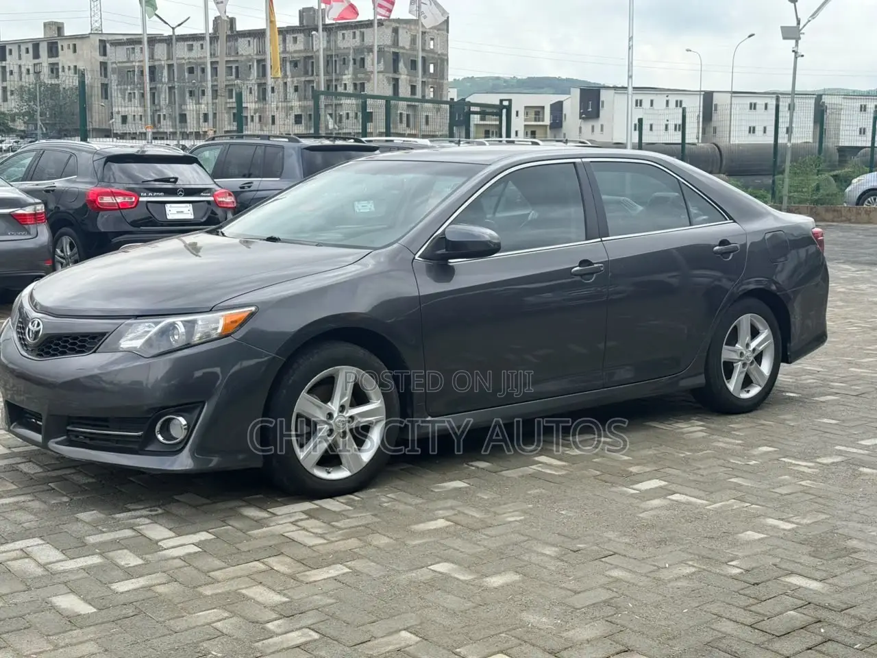 Toyota Camry SE 4dr Sedan (2.5L 4cyl 6A) 2014 Gray