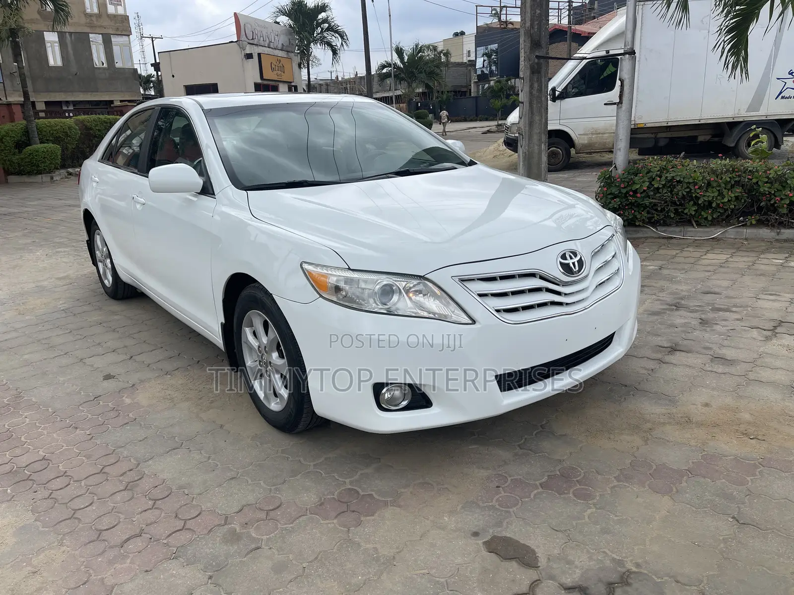 Toyota Camry XLE 4dr Sedan (2.5L 4cyl 6AM) 2010 White
