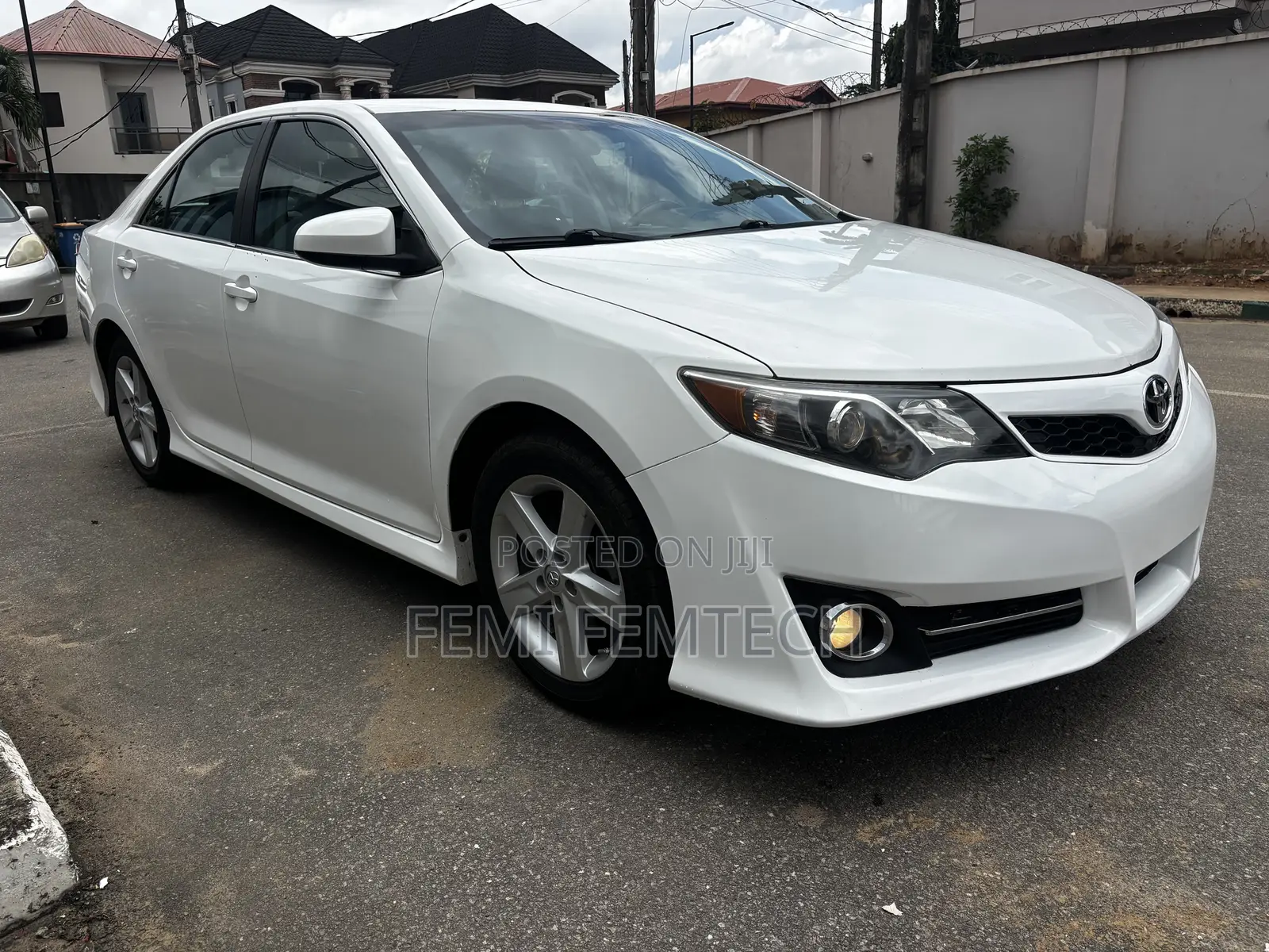 Toyota Camry SE 4dr Sedan (2.5L 4cyl 6A) 2013 White