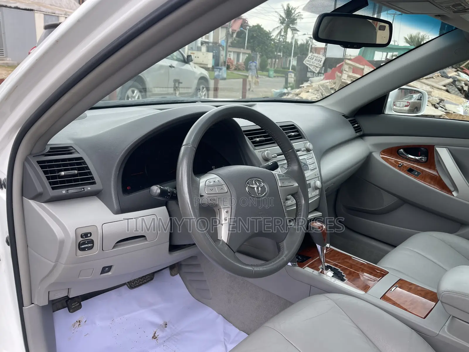 Toyota Camry XLE 4dr Sedan (2.5L 4cyl 6AM) 2010 White
