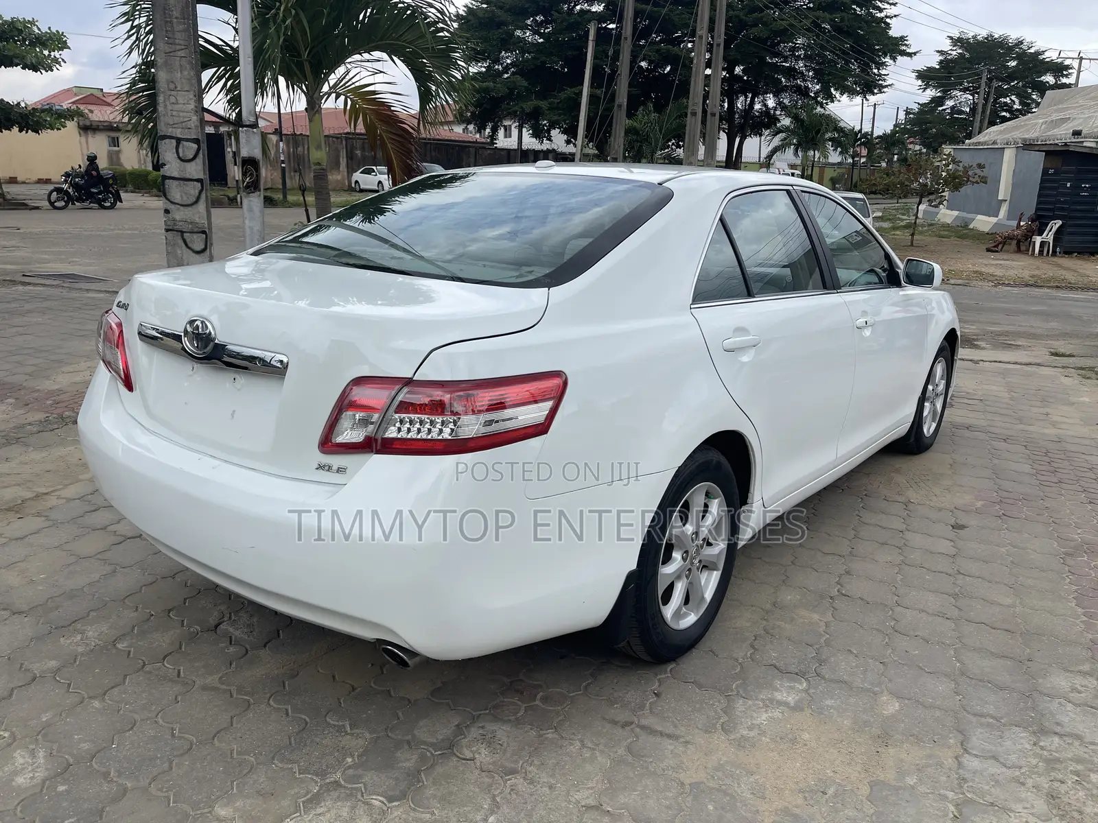 Toyota Camry XLE 4dr Sedan (2.5L 4cyl 6AM) 2010 White
