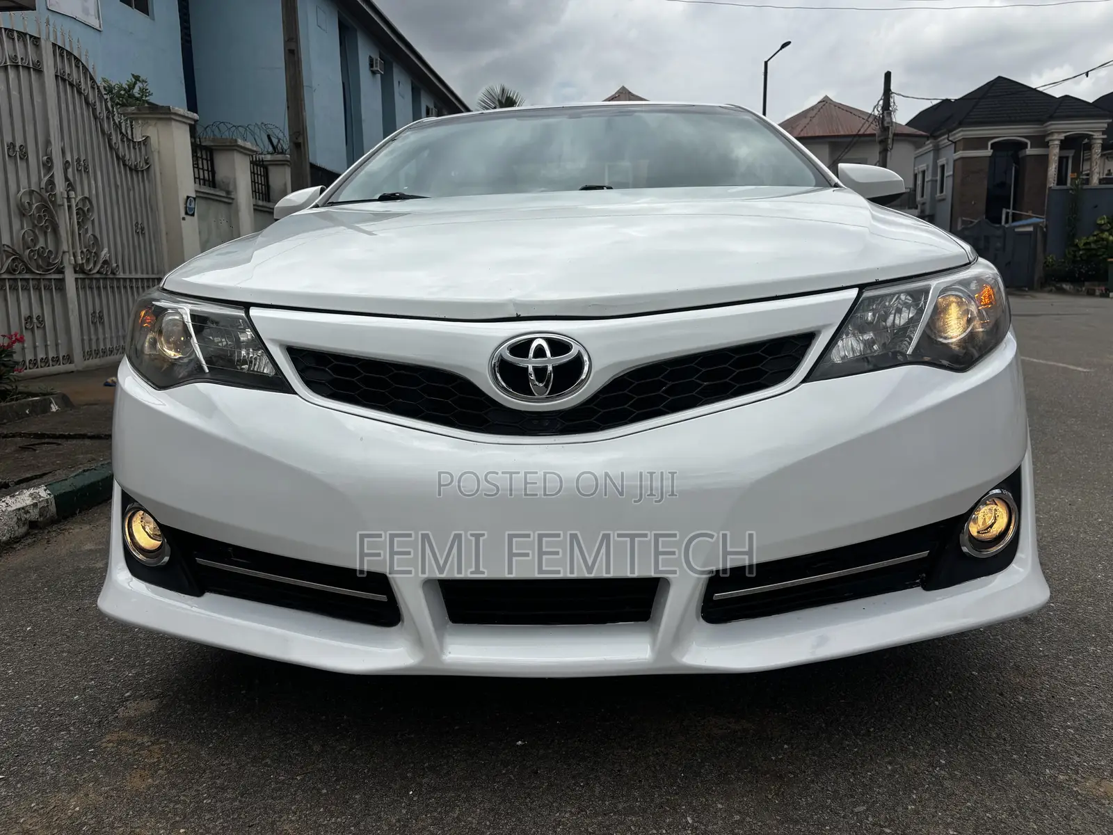 Toyota Camry SE 4dr Sedan (2.5L 4cyl 6A) 2013 White