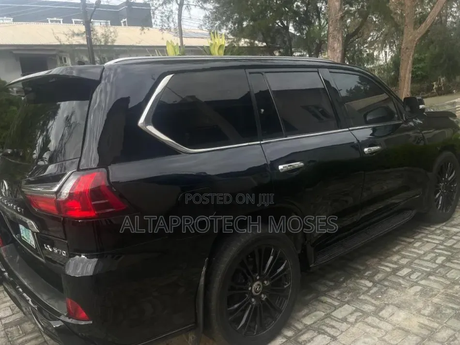 Lexus LX 570 AWD 2016 Black