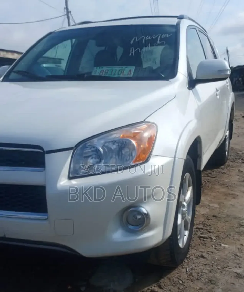Toyota RAV4 2011 White