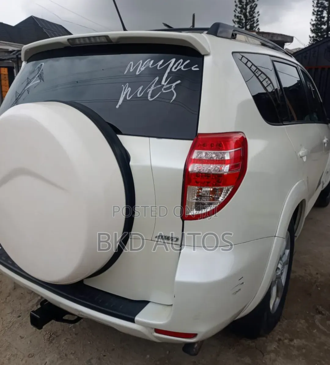 Toyota RAV4 2011 White