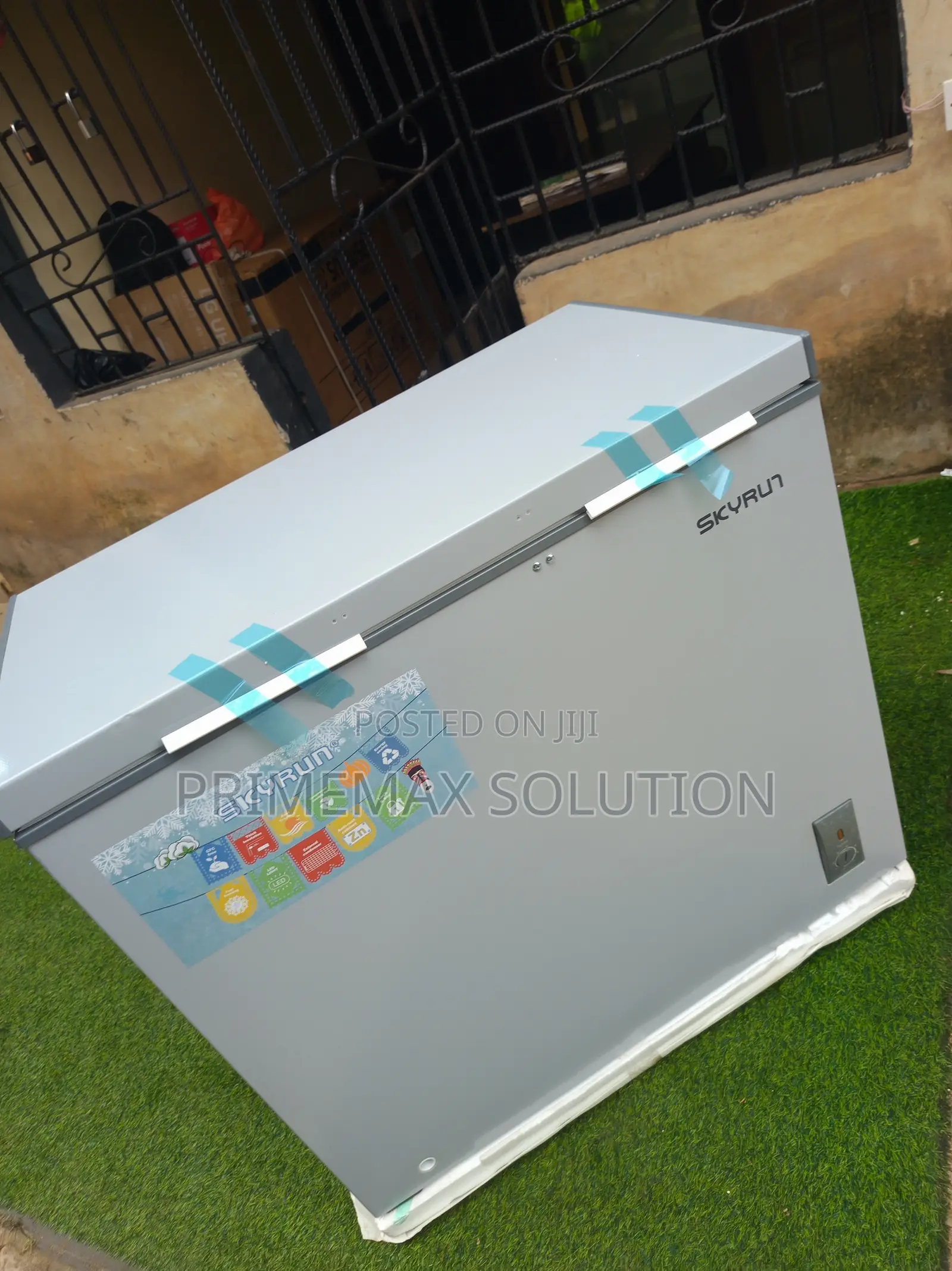 Stylish Grey Finish. Serious Performance. SKYRUN 200L FREEZER