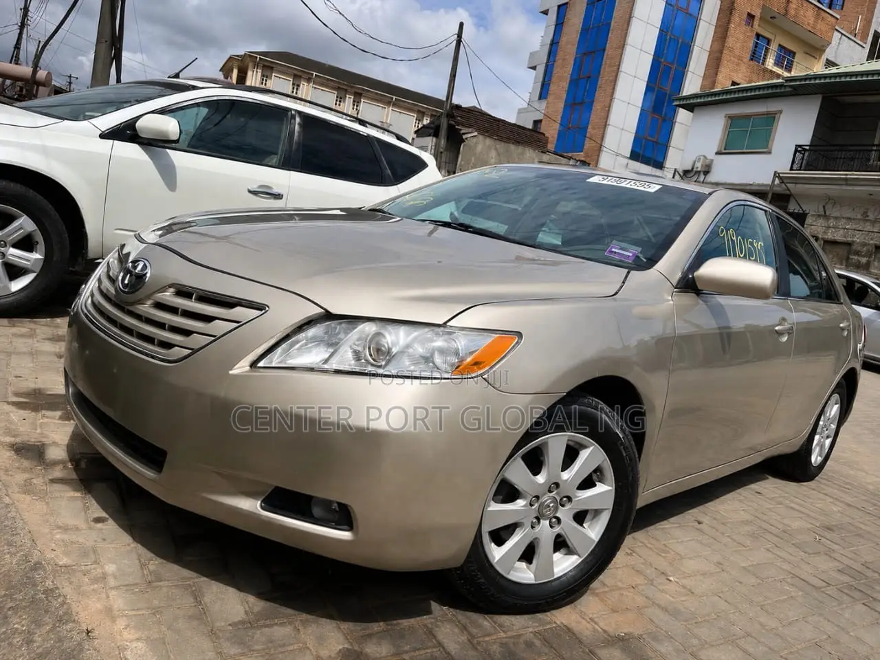 Toyota Camry XLE V6 4dr Sedan (3.5L 6cyl 6AM) 2009 Gold