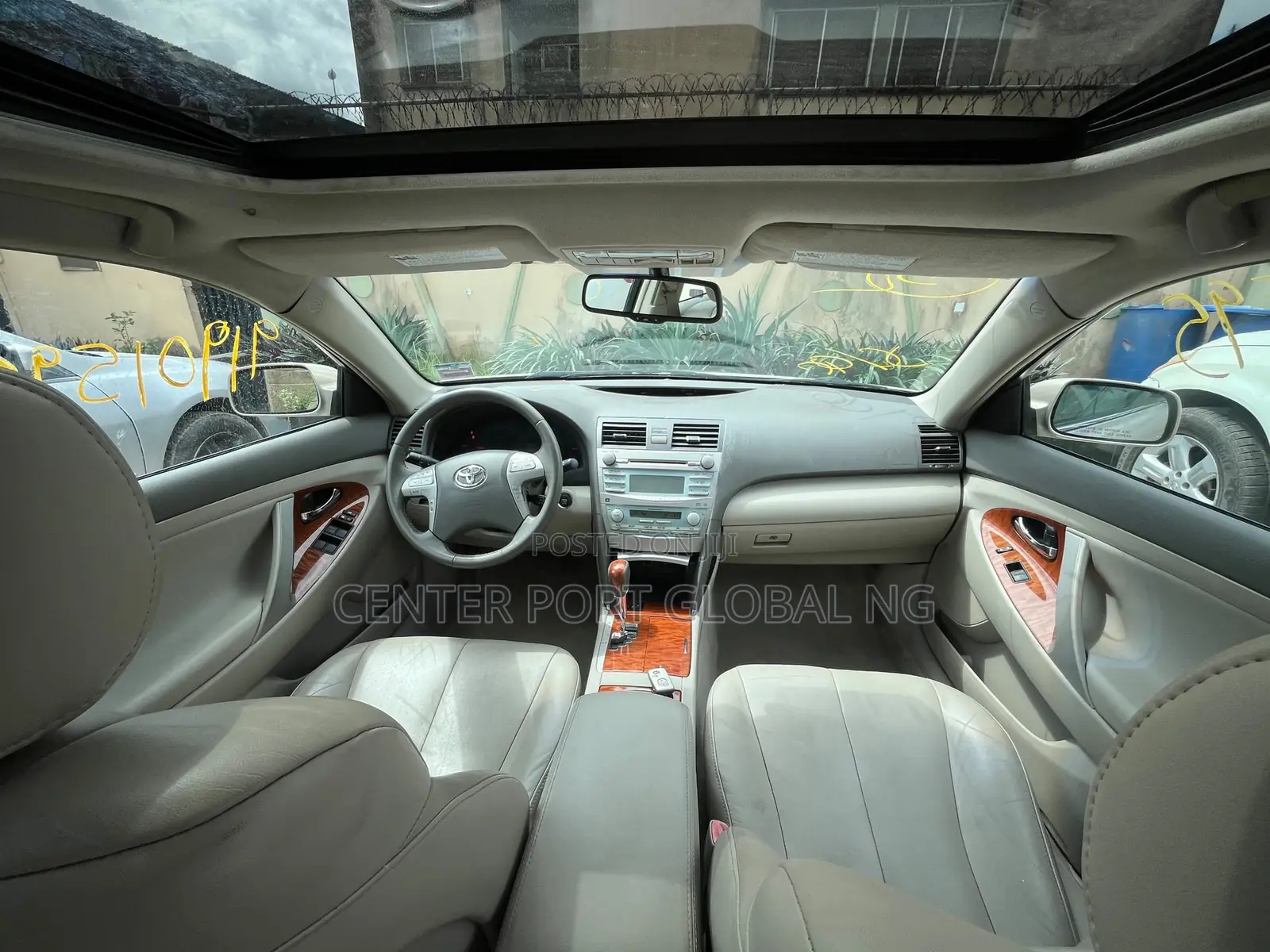 Toyota Camry XLE V6 4dr Sedan (3.5L 6cyl 6AM) 2009 Gold