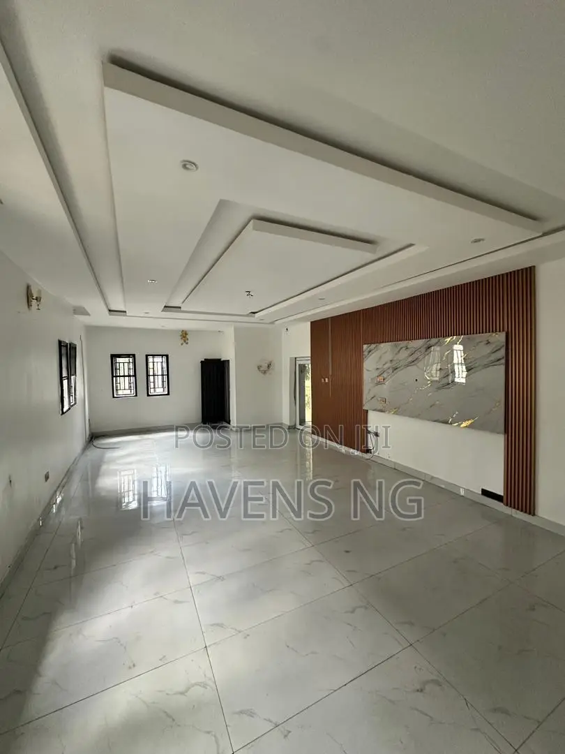 5bdrm Duplex in Obio-Akpor for sale