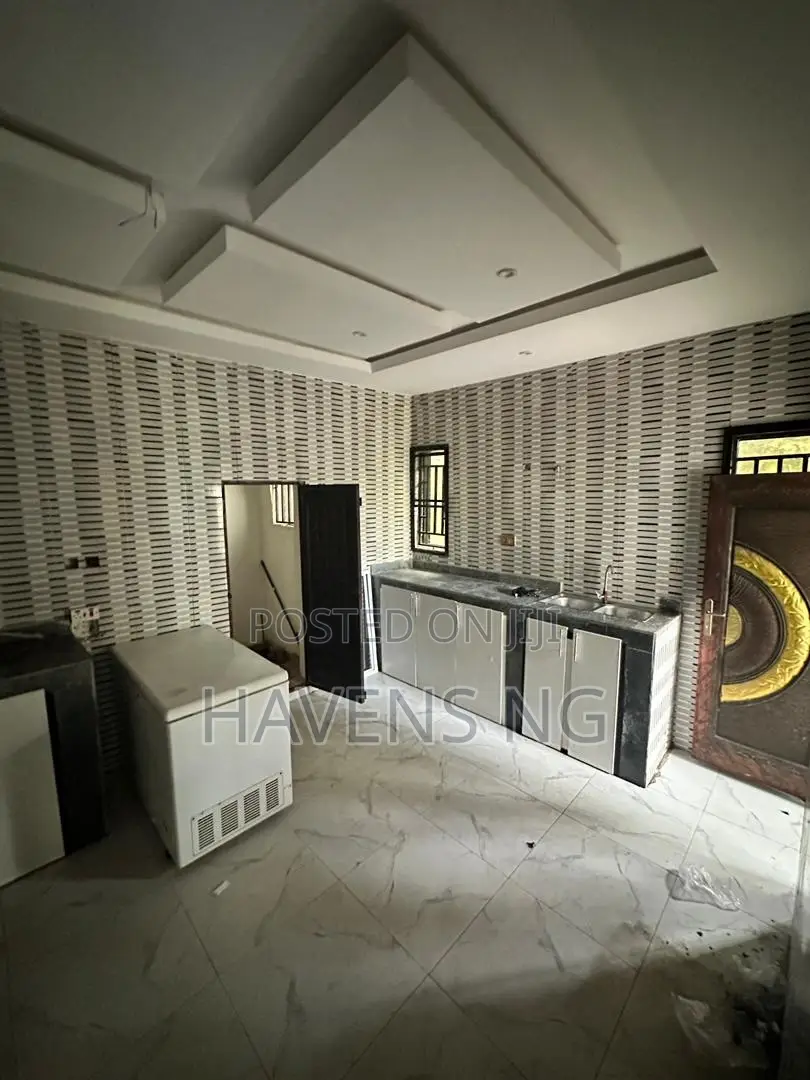 5bdrm Duplex in Obio-Akpor for sale