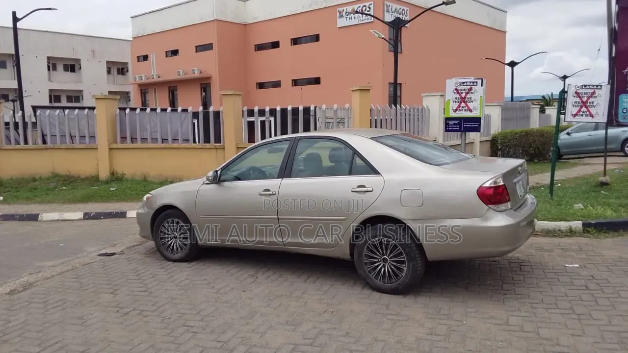Toyota Camry 2004 Gold