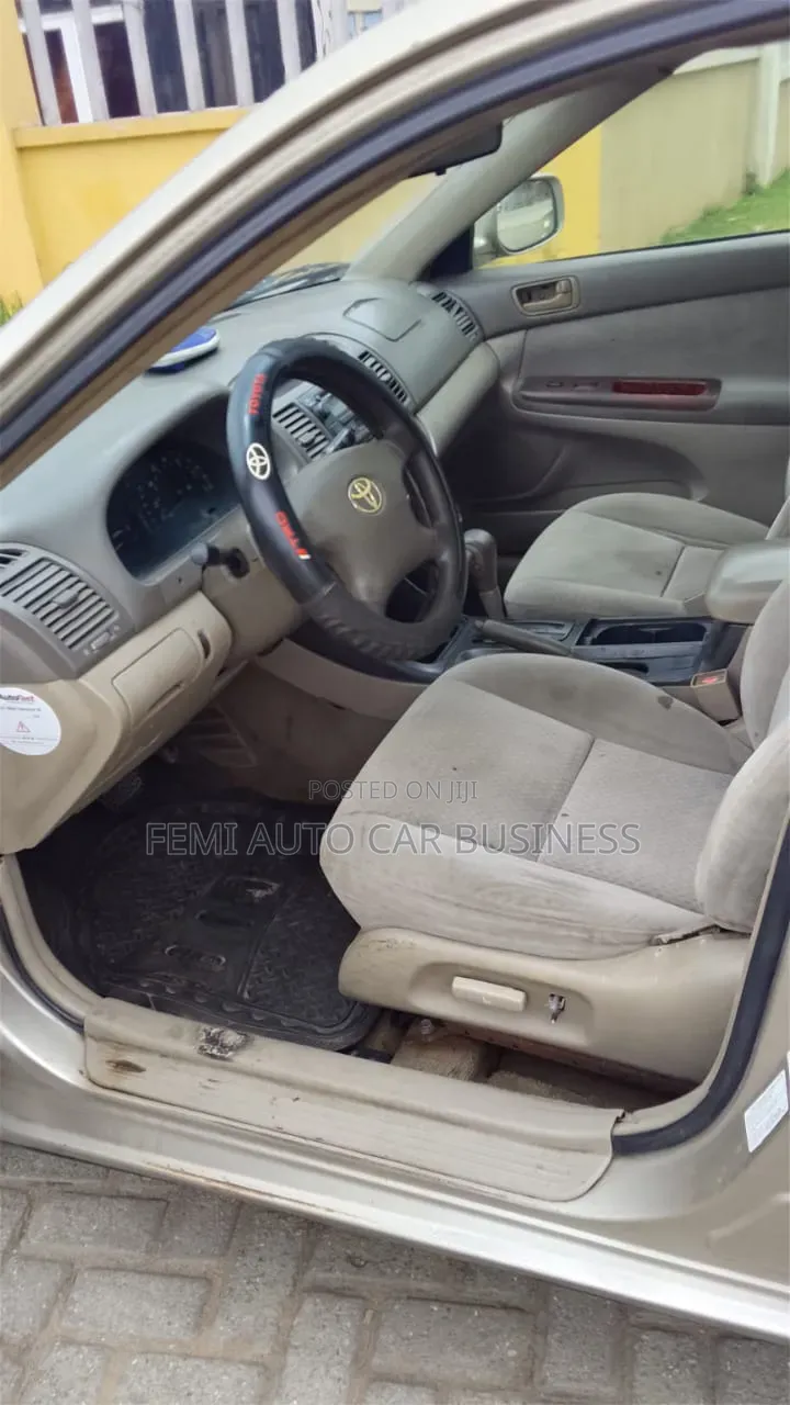Toyota Camry 2004 Gold