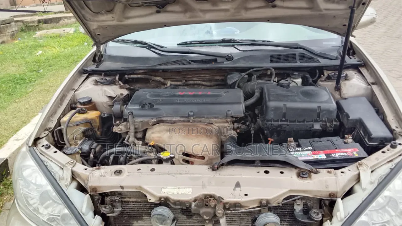 Toyota Camry 2004 Gold