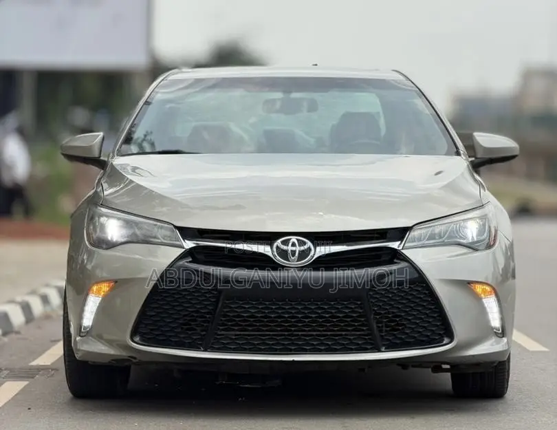 Toyota Camry XSE V6 4dr Sedan (3.5L 6cyl 6A) 2016 Gold