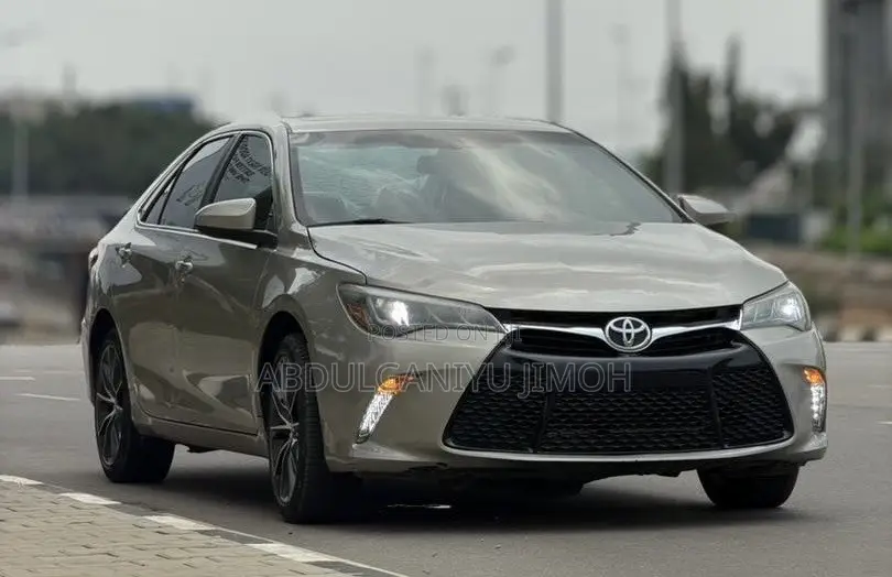 Toyota Camry XSE V6 4dr Sedan (3.5L 6cyl 6A) 2016 Gold