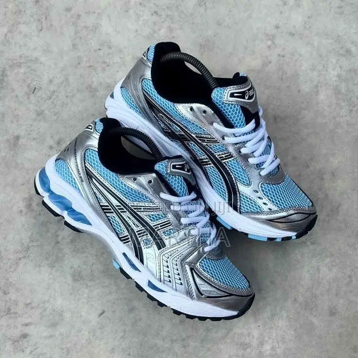 BEAUTIFUL LUXURY Aasics Sneakers