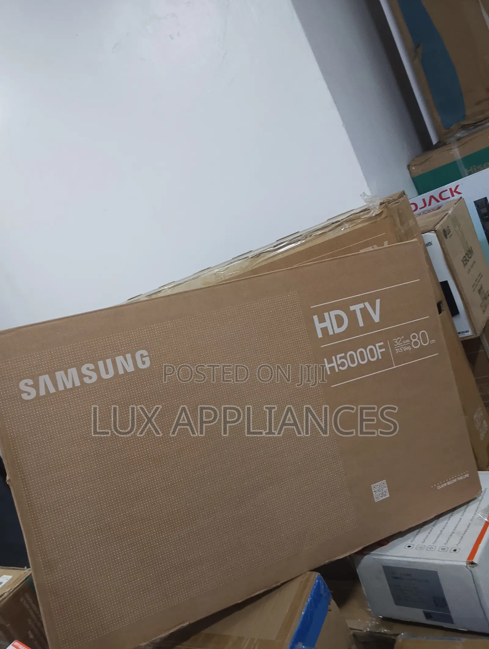Samsung 32 Inch Smart LED TV With Adaptive Sound