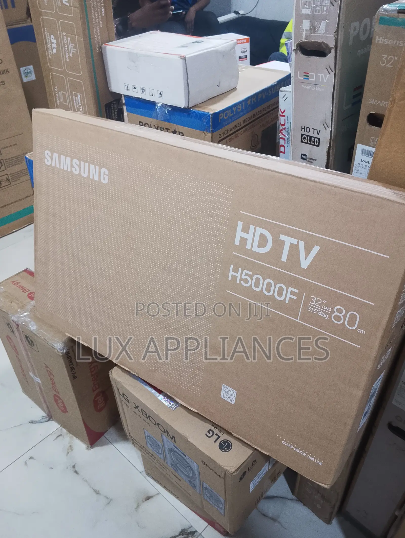 Samsung 32 Inch Smart LED TV With Adaptive Sound