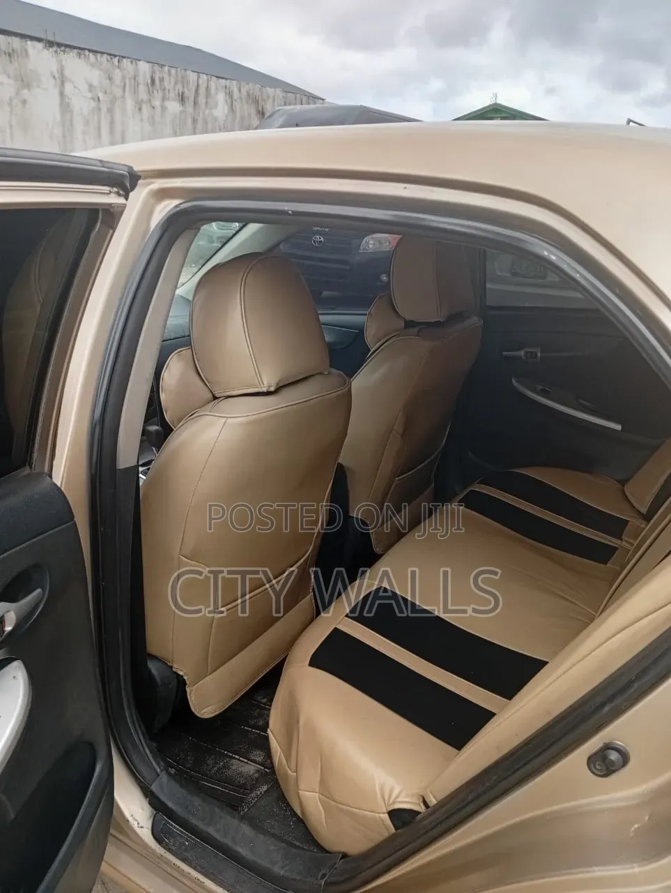 Toyota Corolla 2010 Gold