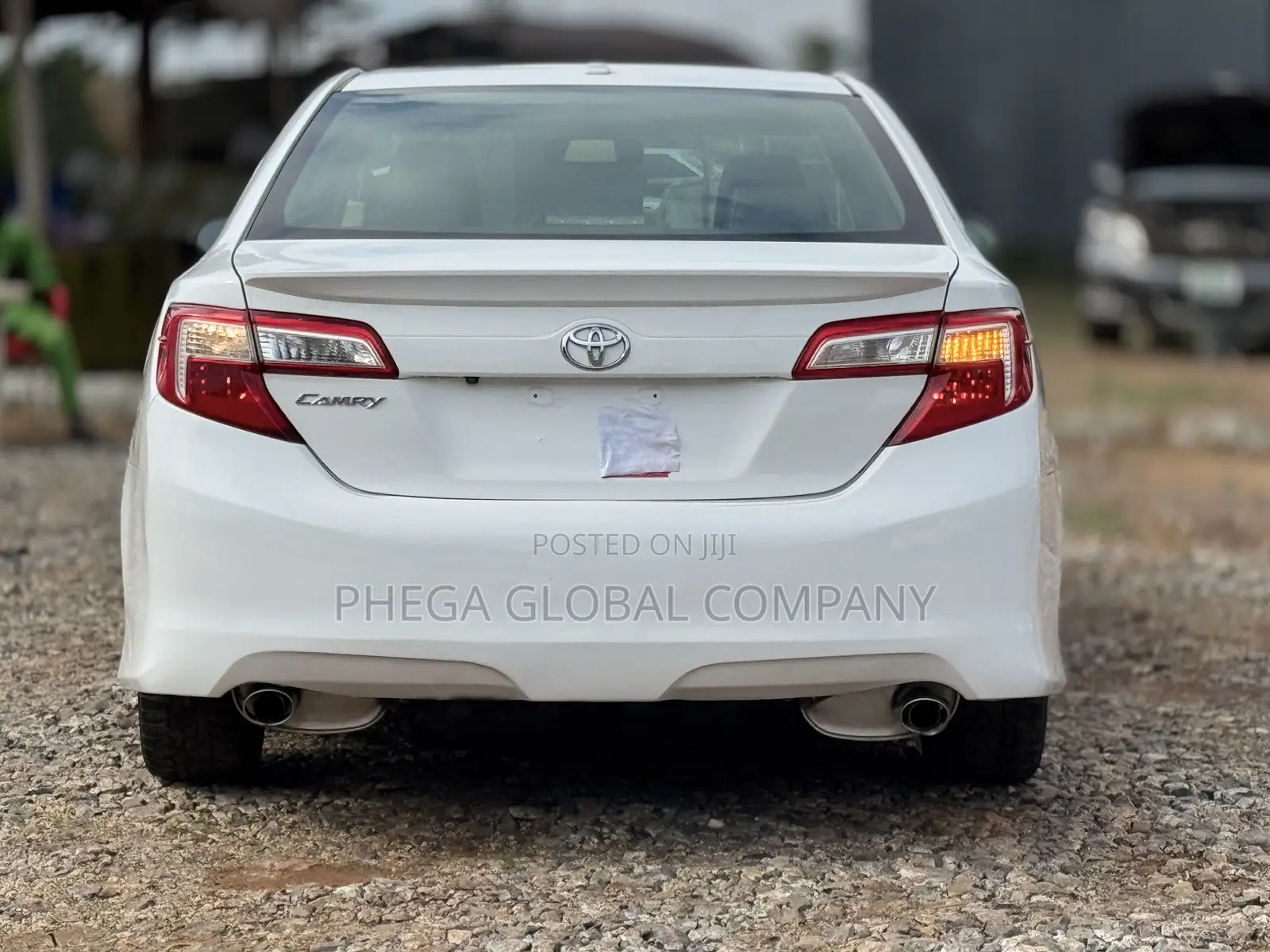 Toyota Camry SE V6 4dr Sedan (3.5L 6cyl 6A) 2013 White